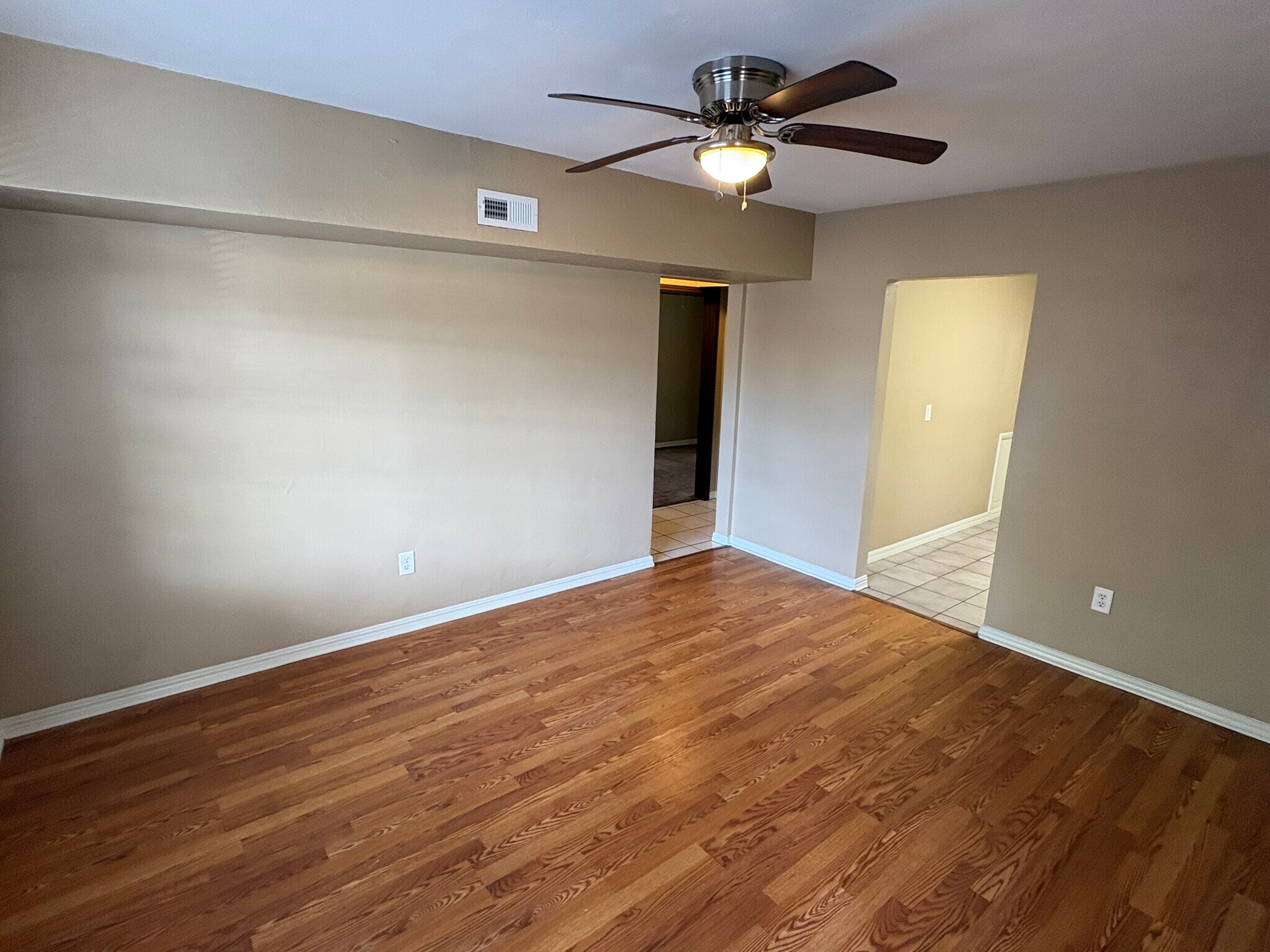 Living room with laminate flooring - 611 W Hancock St