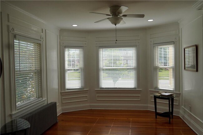 Building Photo - 1362 Narragansett Blvd