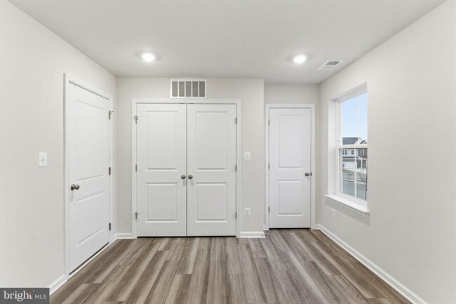 Building Photo - 410 18th Ave