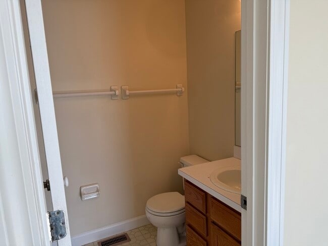 Building Photo - Beautifully remodeled 2BD, 2.5BA, Polaris ...