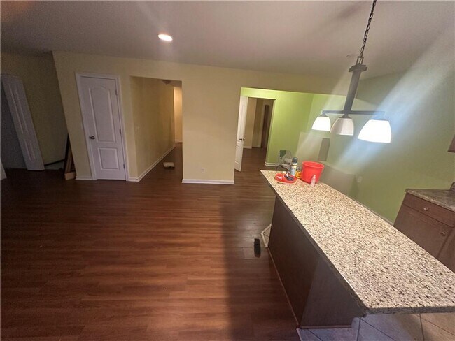 Building Photo - 61 Longwood Ct