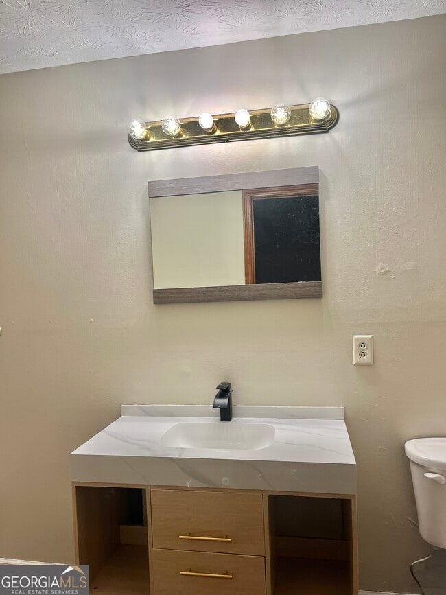 Building Photo - 566 Brookfield Way