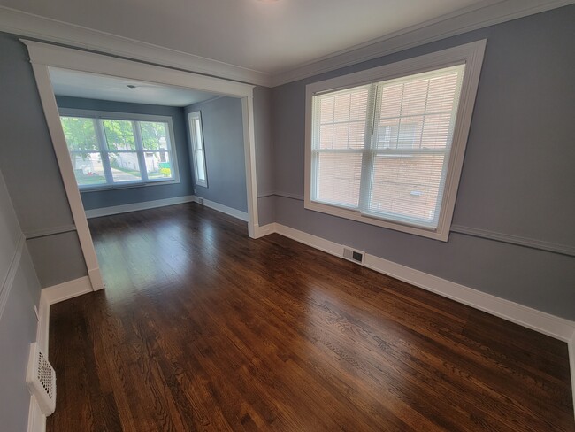 Building Photo - 2310 N 75th Ave