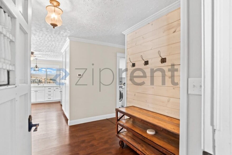 Building Photo - Unit