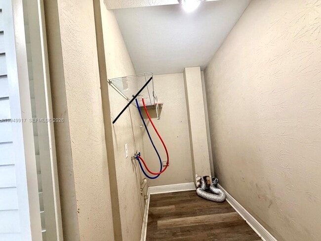 Building Photo - 565 Forrest Dr