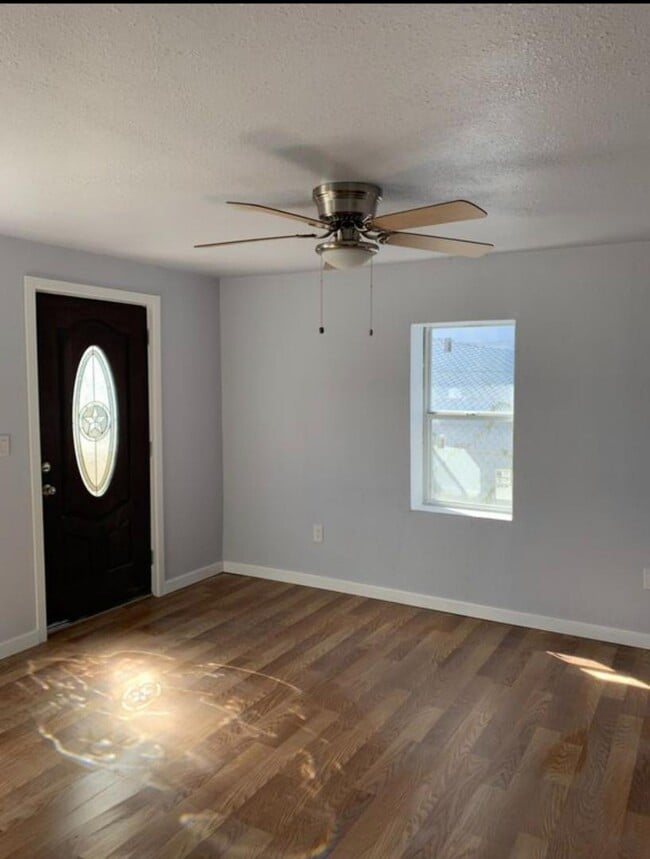 Building Photo - 1507 E 16th St