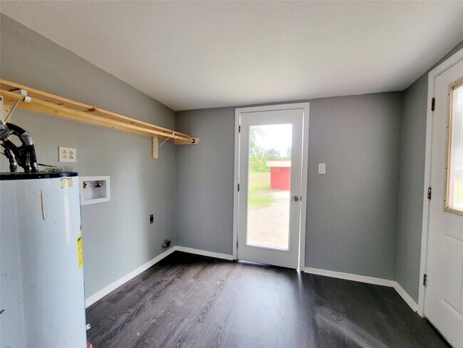 Building Photo - 15590 Magnolia Park