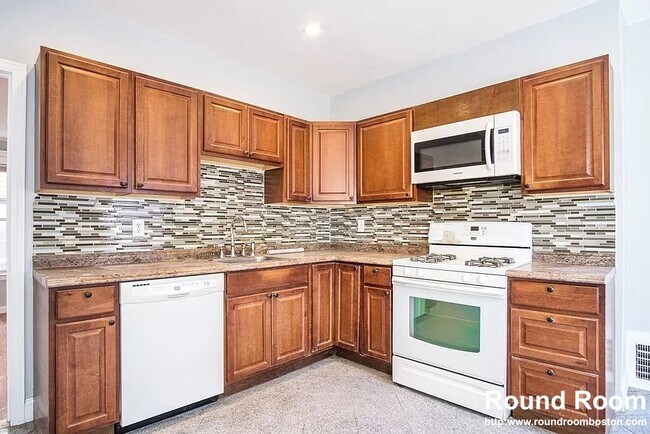 Building Photo - 28 Moreland St