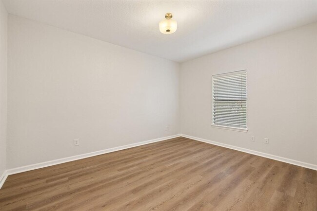 Building Photo - 4711 Spicewood Springs Rd