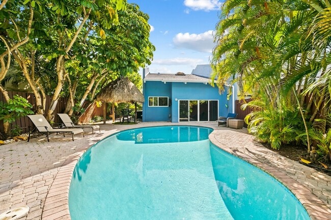 Building Photo - 219 NE 17th Ave