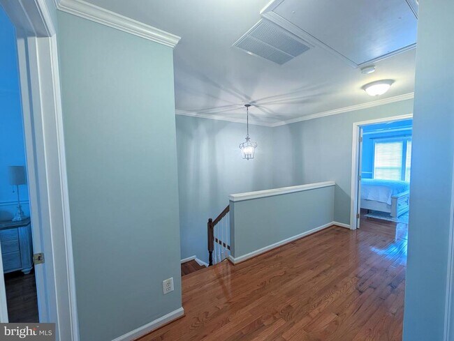Building Photo - 4605 Lambert Pl