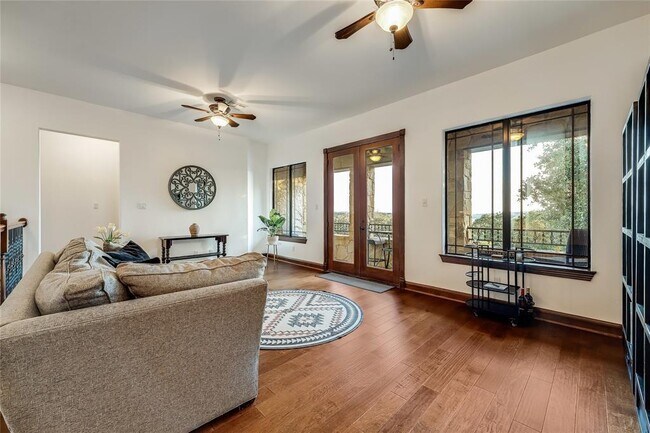 Building Photo - 17005 Northlake Hills Dr