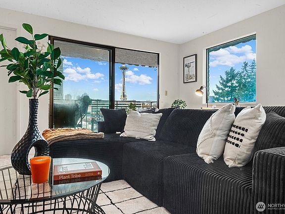 Building Photo - 610 Aloha St