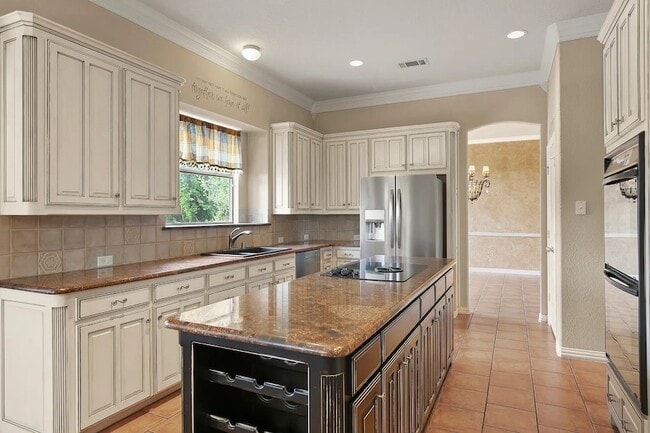 Building Photo - 3103 River Bend Dr