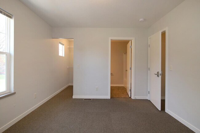 Building Photo - 289 E 19th St