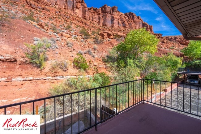Building Photo - 3 Bedroom Home with Red Rock Views and Community Pool