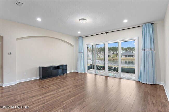 Building Photo - 115 Spg Crk Wy