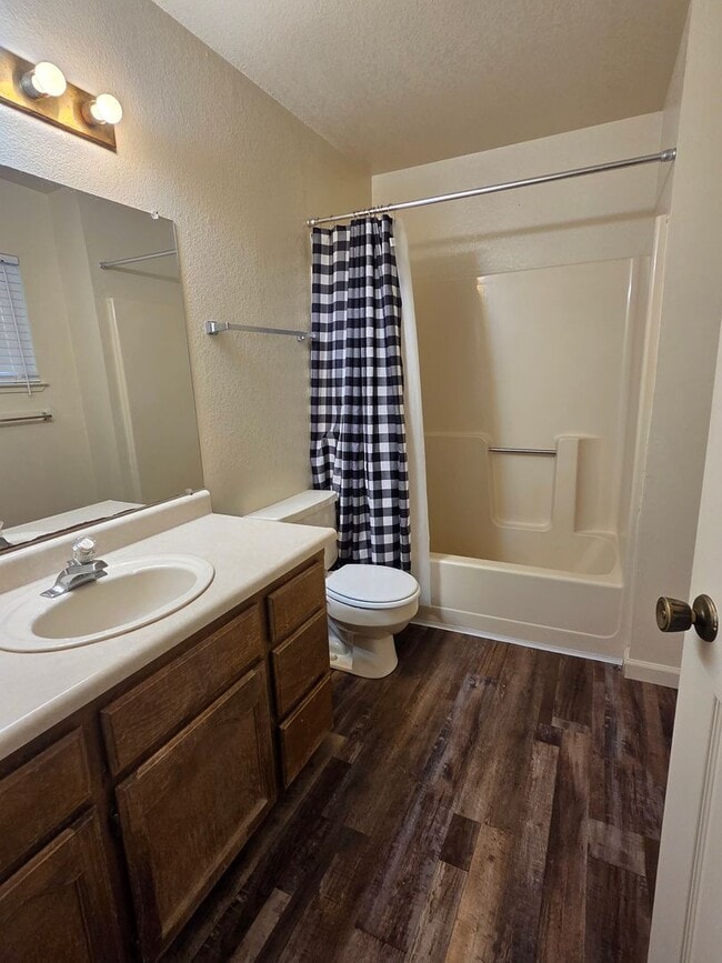 Building Photo - Spacious 3 Bedroom, 2.5 Bath Townhome in Wi Wuk, CA