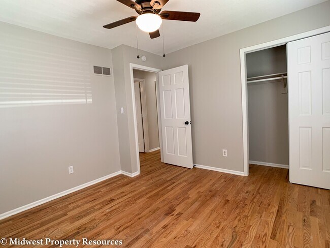 Building Photo - Spacious home with so many updates!  3 bedroom 2.5 baths in Blue Springs