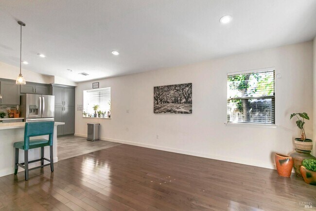 Building Photo - 3257 Vista Del Lago Way