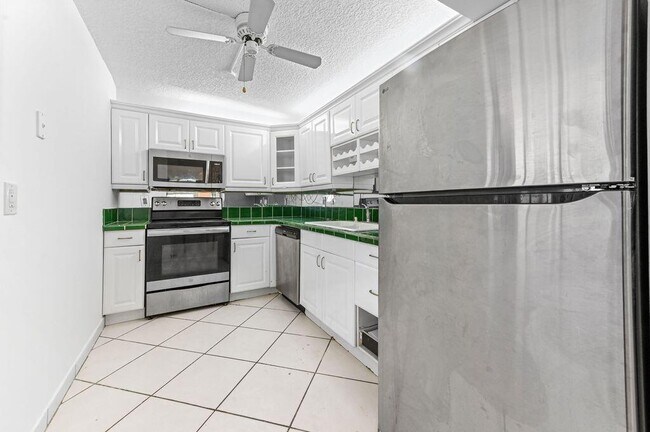 Building Photo - 3575 S Ocean Blvd