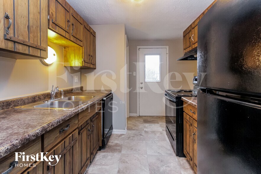 Building Photo - 5717 Hacienda Ct