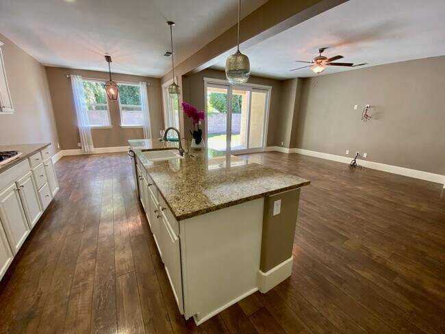 Building Photo - $3,200 Barclay Square, 4 Beds - Trenton Ln...