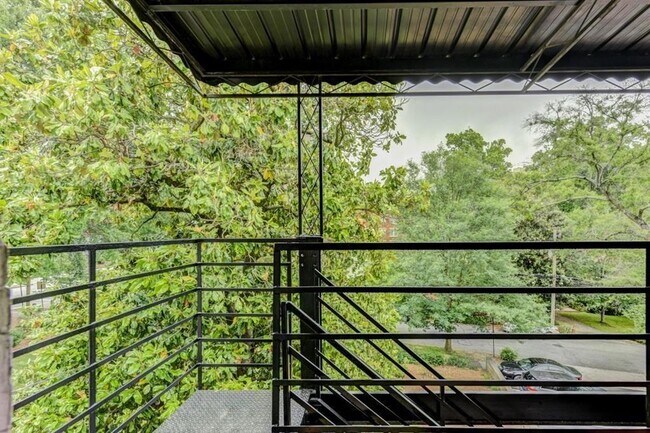 Building Photo - 28 Collier Rd NW