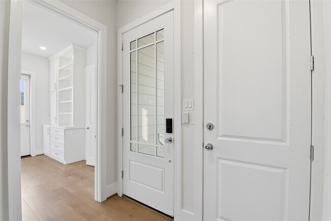 Building Photo - 1236 W 21st St