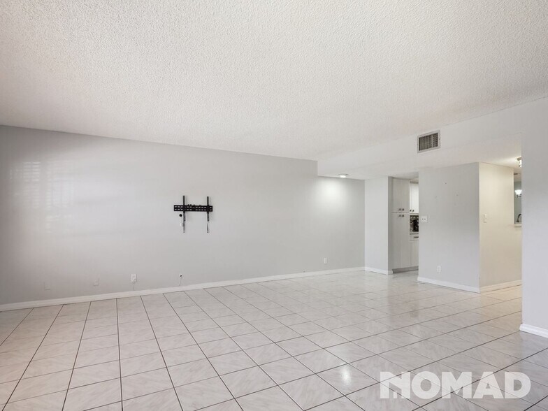 Building Photo - 3921 NW 94th Ave