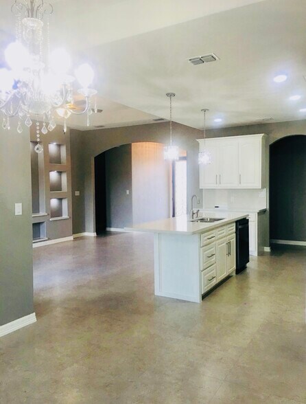 Building Photo - 3873 Tolosa St