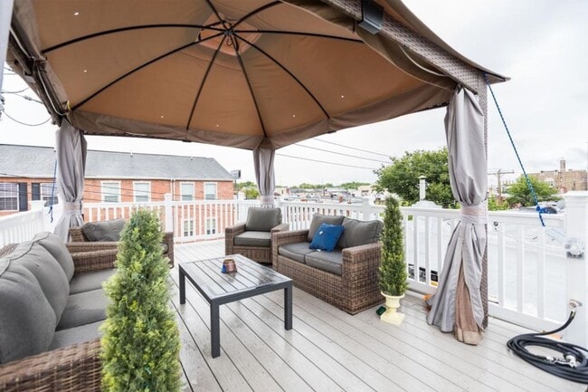 Building Photo - 2658 Edgemont St