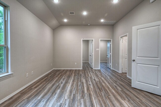 Building Photo - 12091 Canal St