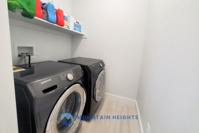 Building Photo - 3861 Spring Brook Ln