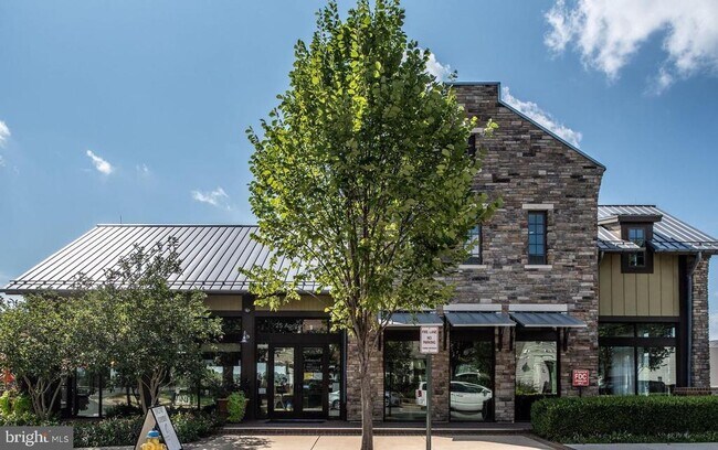 Building Photo - 1025 Forsythia Ln