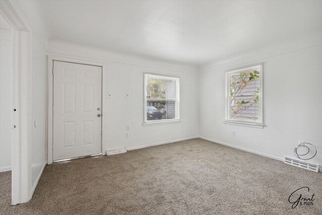 Building Photo - $1200 Warren bungalow