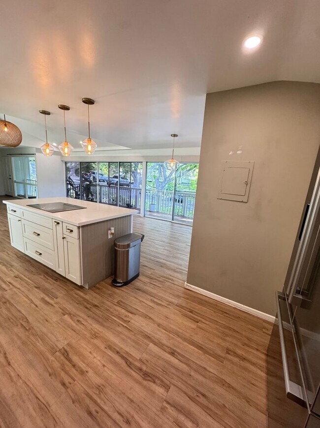 Building Photo - 3 BED, 2 BATH, 2 Parking with AC- Kalani Iki Estates