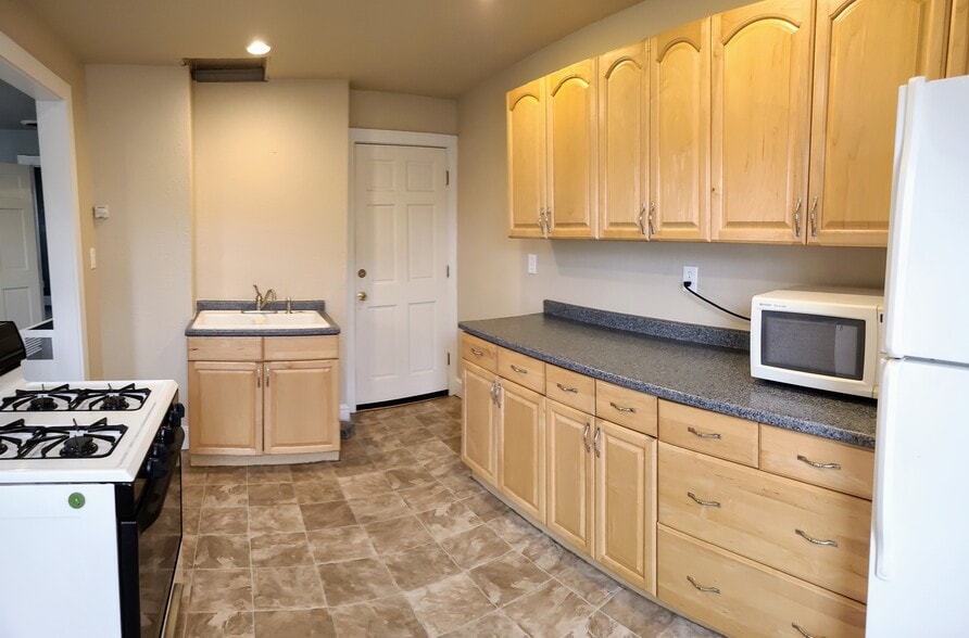 Building Photo - 1851 N Pulaski St