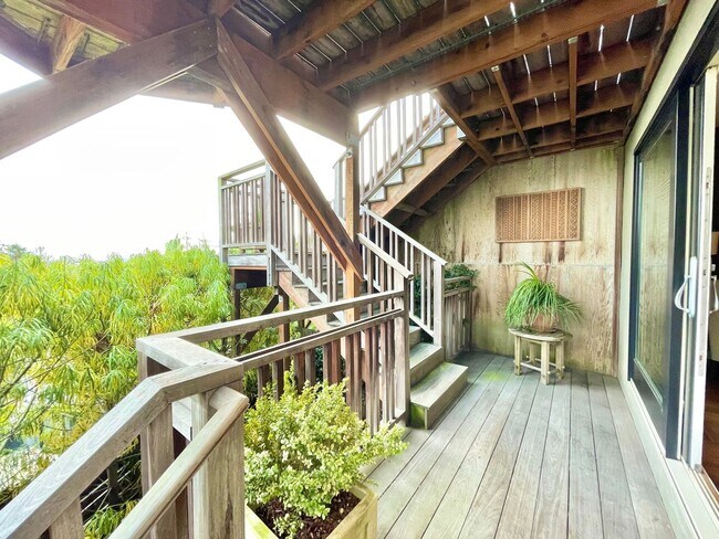 Building Photo - 3BR/2.5BA INCOMPARABLE Views!!! Prime Corona Heights Residence! 2 car parking and laundry! PROGRE...