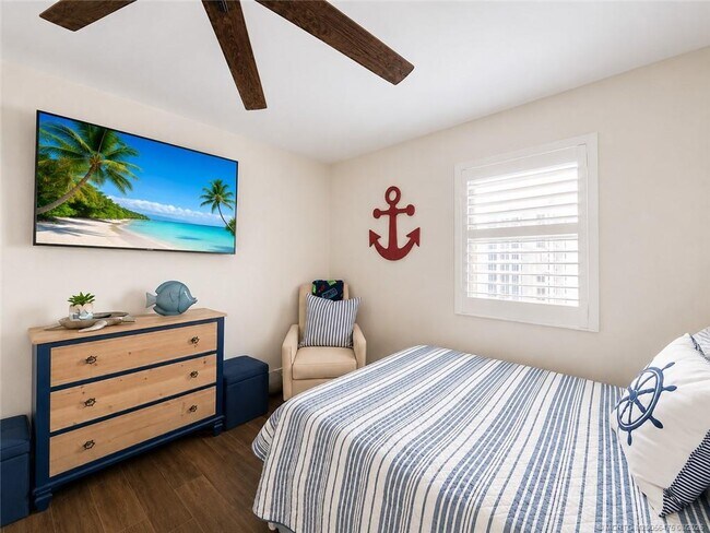 Building Photo - 10044 S Ocean Dr