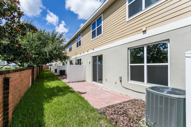 Building Photo - 4/2.5 Beautiful Energy Efficient Townhome ...