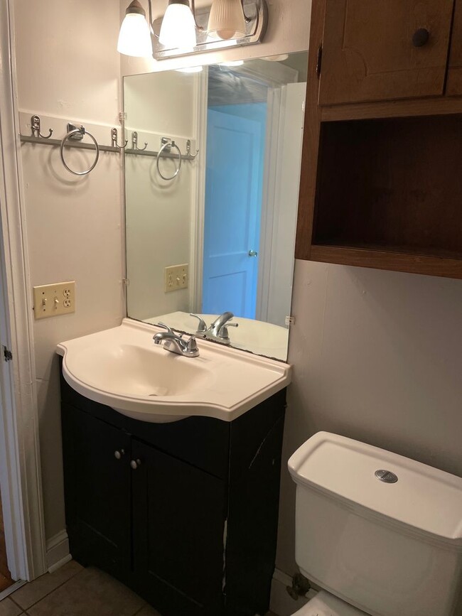 Building Photo - 2 BDRM 1 BA HOME- $900 MONTH, $900 DEPOSIT!!