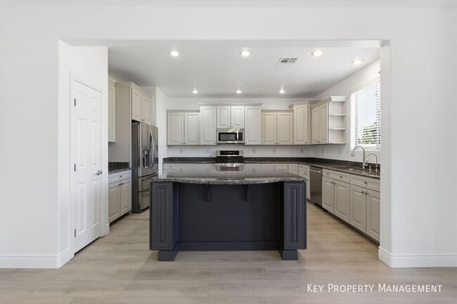 Building Photo - 956 Via Canale Dr