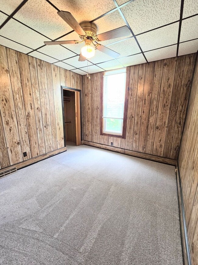 Building Photo - Charming 2-Bedroom Home with Fenced Yard, ...
