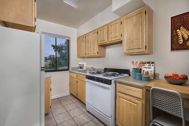 Kitchen with gas range - Liberty Place Apartments