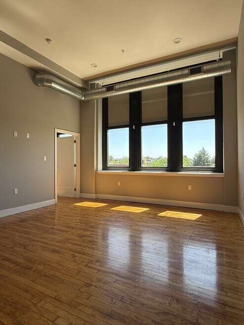 Building Photo - 1501 S 17th St