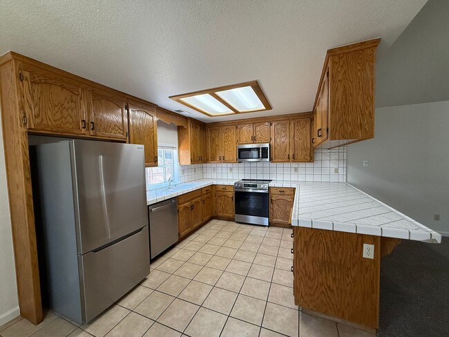 Building Photo - Single Story home in Riverbank's Crossroads Subdivision!