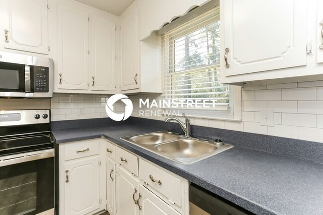 Building Photo - 3 Bedroom Pet-Friendly Home in DALLAS, GA with Main Street Renewal