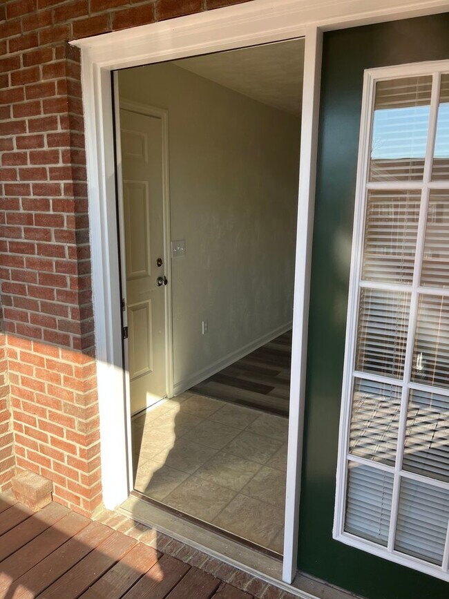 Building Photo - 4 Bedroom 2 Bathroom 1st Floor