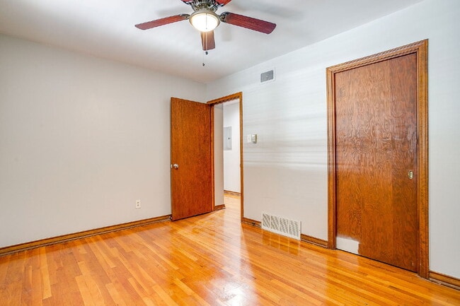 Building Photo - Historic 2 bed, 1 bath Apartment in Covete...